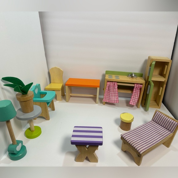 KidKraft Wooden Dollhouse Furniture Set- 12 pieces- UPDATED - Picture 4 of 5